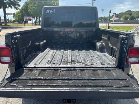 Used 2021 Jeep Gladiator Rubicon w/ Trailer Tow Package AWD/4WD image 16