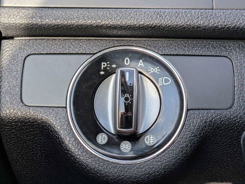 Used 2009 Mercedes-Benz C 300 Sedan image 23