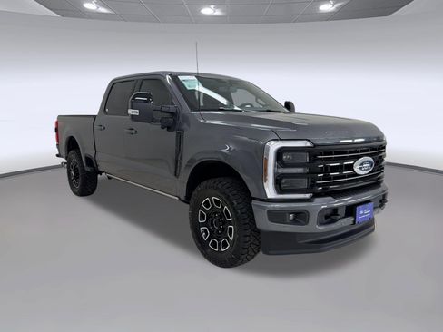Certified 2025 Ford F250 Platinum w/ FX4 Off-Road Package AWD/4WD image 7