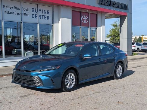 Used 2026 Toyota Camry LE w/ Convenience Package FWD image 3