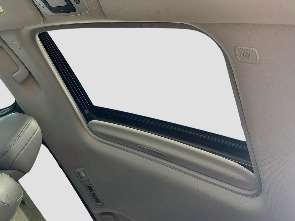Certified 2026 Toyota Sienna XLE FWD image 18