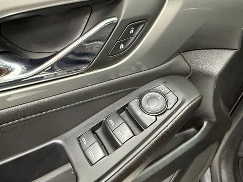 Used 2023 Chevrolet Traverse LT image 29