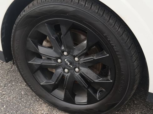 Certified 2024 Kia Carnival SX Prestige FWD image 43