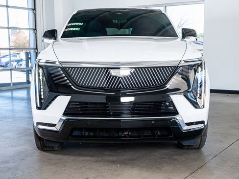 Used 2025 Cadillac Escalade IQ Luxury 2 image 3