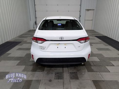 Used 2025 Toyota Corolla LE image 3