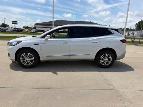 Used 2018 Buick Enclave Essence FWD image 2