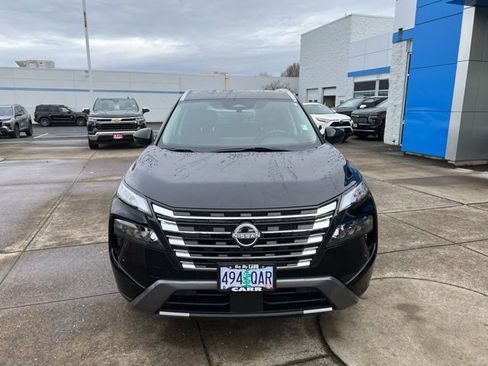 Used 2024 Nissan Rogue SL image 2