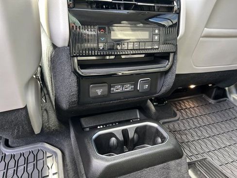 Used 2024 Jeep Wagoneer Series III w/ Premium Group I image 35