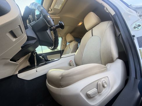 Used 2019 Toyota Camry LE image 17