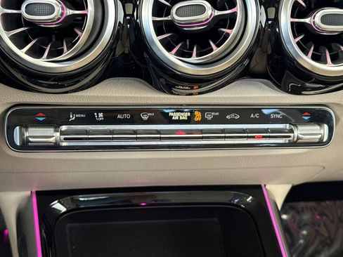 Used 2021 Mercedes-Benz GLB 250 image 21