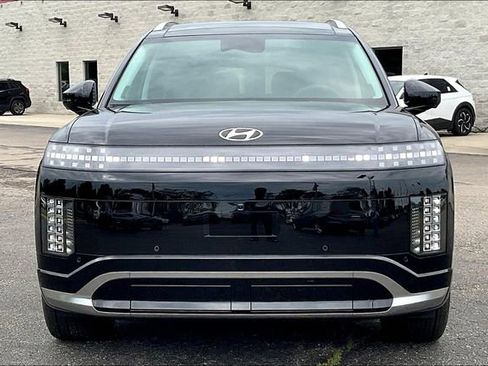 New 2026 Hyundai Ioniq 9 Calligraphy image 16