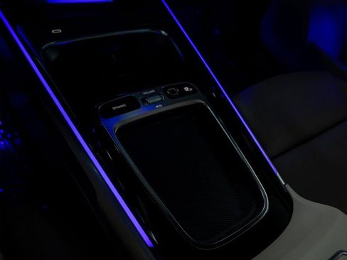 New 2025 Mercedes-Benz GLB 250 image 21