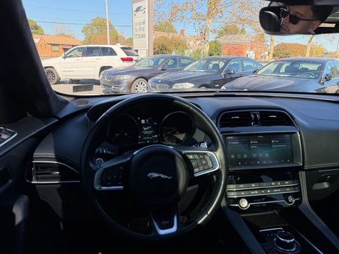Used 2020 Jaguar F-PACE S image 36