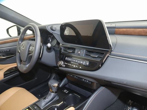 Used 2024 Lexus ES 350 w/ Premium Package image 42