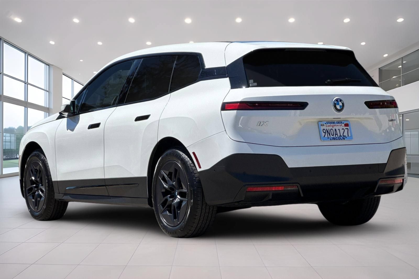 Used 2025 BMW iX xDrive50 AWD/4WD image 6