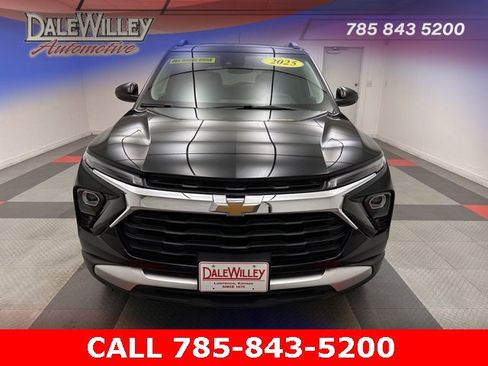 Used 2025 Chevrolet TrailBlazer LT image 2