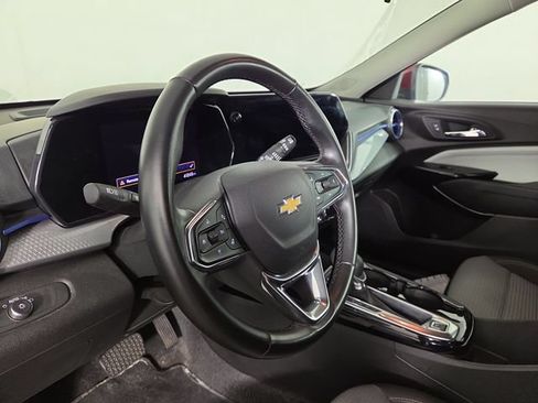 Used 2024 Chevrolet Trax LT w/ LT Convenience Package FWD image 15