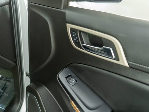Used 2015 GMC Yukon Denali w/ Open Road Package AWD/4WD image 9