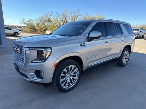 Used 2024 GMC Yukon Denali image 3