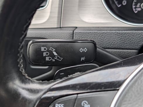 Used 2015 Volkswagen Golf TDI S image 30