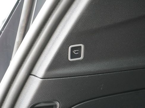 Used 2024 Chrysler Pacifica Touring-L w/ S Appearance Package FWD image 9