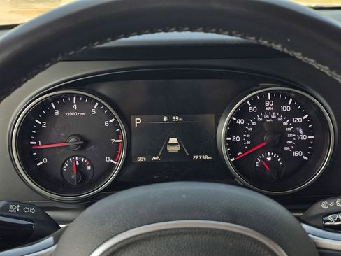 Used 2024 Kia Carnival LX FWD image 19