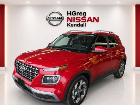 Used 2024 Hyundai Venue Limited FWD image 3