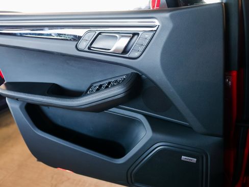 Certified 2021 Porsche Macan image 23