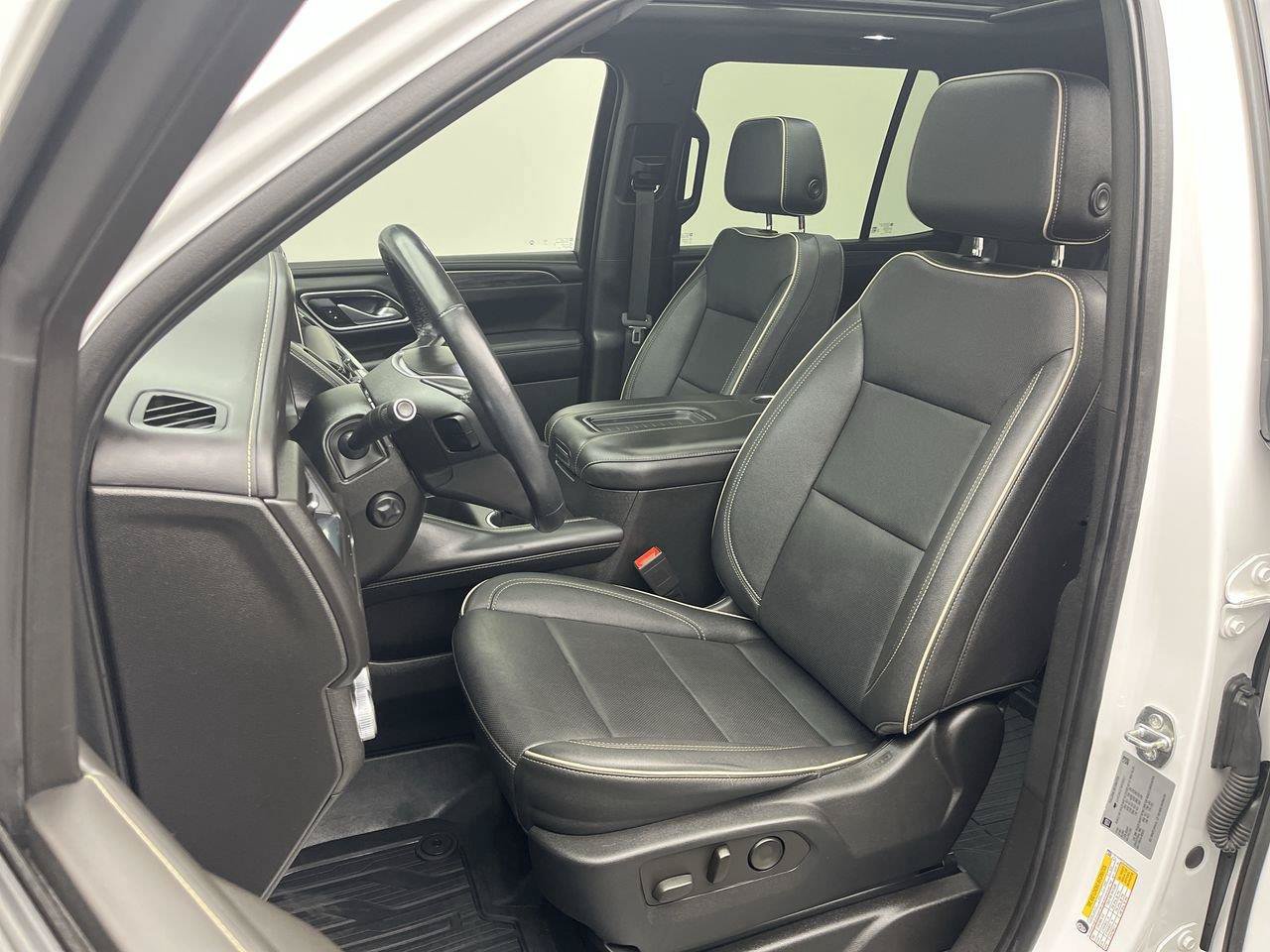 Certified 2022 GMC Yukon SLT w/ SLT Premium Package AWD/4WD image 10