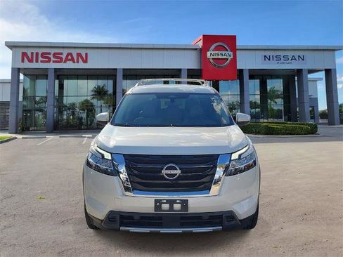 Certified 2023 Nissan Pathfinder SL image 2