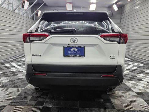 Used 2020 Toyota RAV4 XLE w/ Convenience Package AWD/4WD image 6