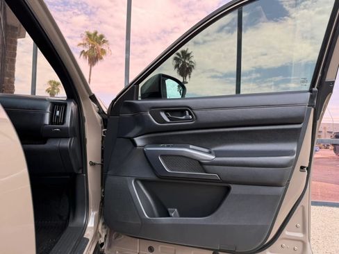 Used 2023 Nissan Pathfinder Rock Creek AWD/4WD image 33