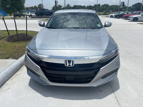 Used 2020 Honda Accord Touring image 2