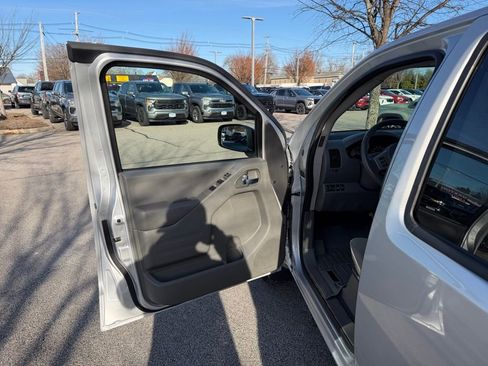 Used 2021 Nissan Frontier SV image 10