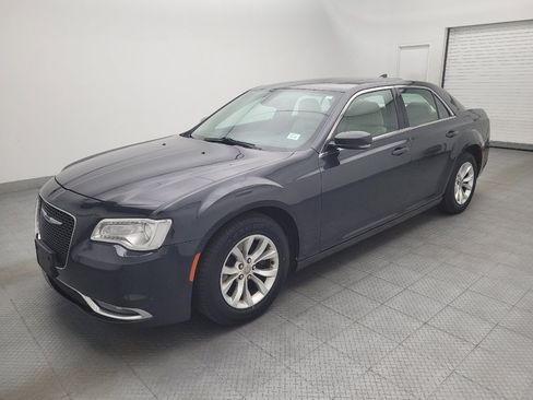 Used 2016 Chrysler 300 Limited RWD image 2