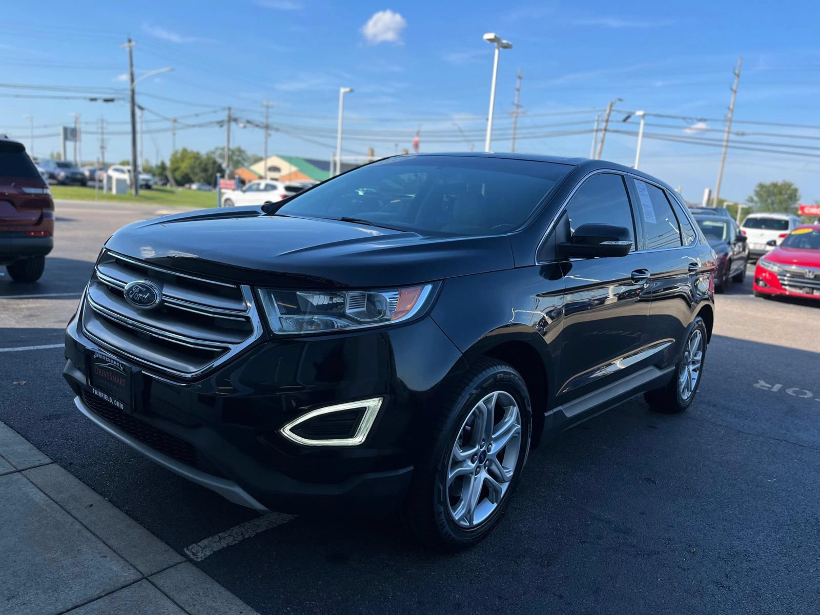 Used 2018 Ford Edge Titanium w/ Technology Package AWD/4WD image 2