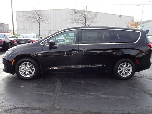 Used 2024 Chrysler Voyager LX image 5