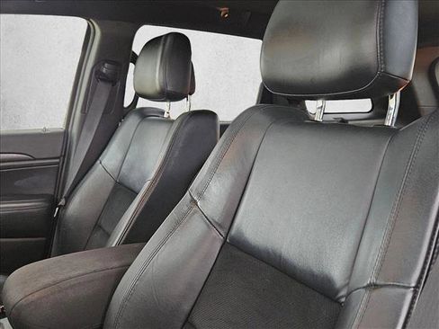 Used 2018 Jeep Grand Cherokee Altitude image 21