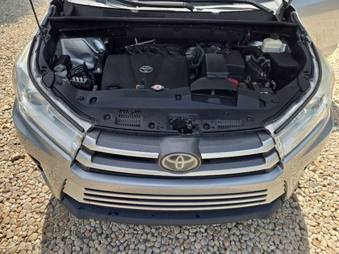 Used 2018 Toyota Highlander XLE AWD/4WD image 14