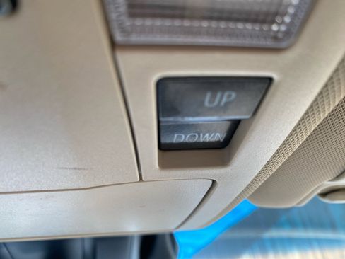 Used 2017 Toyota Avalon Limited image 24