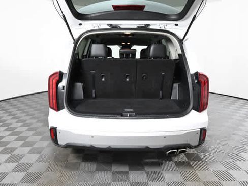 Used 2024 Kia Telluride S image 9