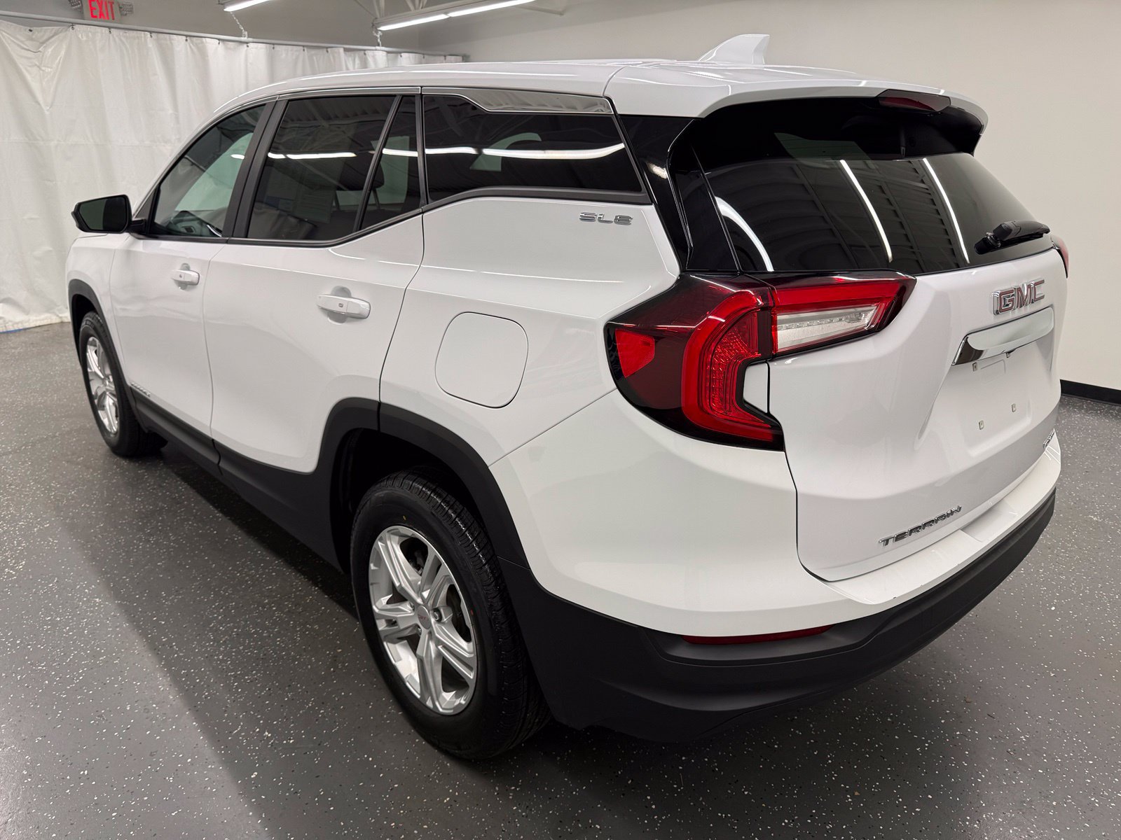 Used 2024 GMC Terrain SLE AWD/4WD image 3