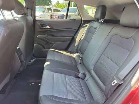 Used 2025 Chevrolet Trax LT FWD image 16
