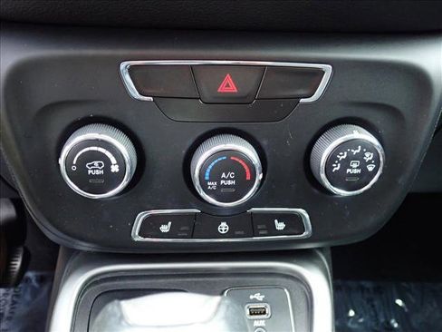 Used 2018 Jeep Compass Latitude w/ Cold Weather Group image 19