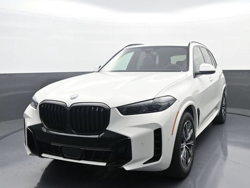 New 2026 BMW X5 xDrive50e w/ M Sport Package AWD/4WD image 1