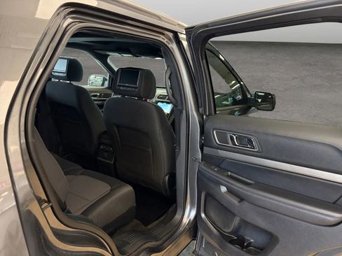 Used 2018 Ford Explorer XLT w/ Equipment Group 201A AWD/4WD image 18