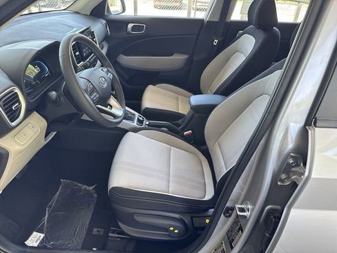 New 2026 Hyundai Venue SEL FWD image 9