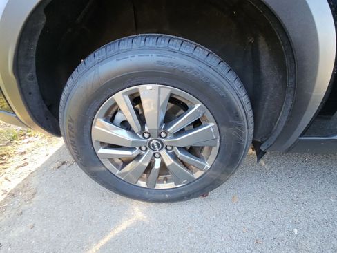 Used 2025 Nissan Pathfinder SV image 9