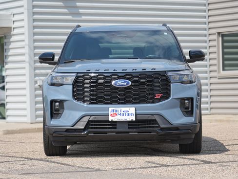Used 2025 Ford Explorer ST w/ Sun And Sound Package AWD/4WD image 9