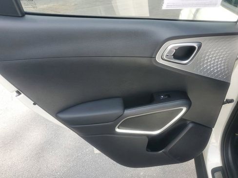 Used 2025 Kia Soul S FWD image 8